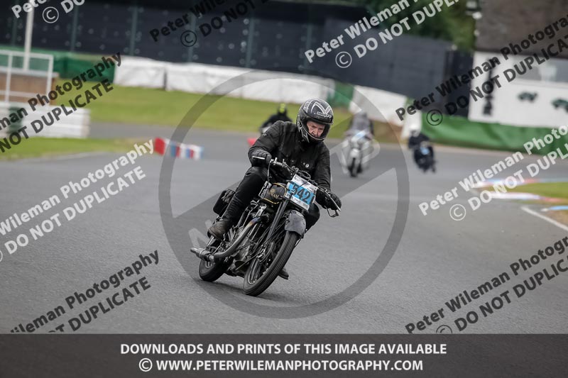 Vintage motorcycle club;eventdigitalimages;mallory park;mallory park trackday photographs;no limits trackdays;peter wileman photography;trackday digital images;trackday photos;vmcc festival 1000 bikes photographs